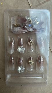 KIT BEAUTÉ DE NOËL ÉDITION LIMITÉE – ÉCLAT, PAILLETTES & FÉMINITÉ ✨🎁